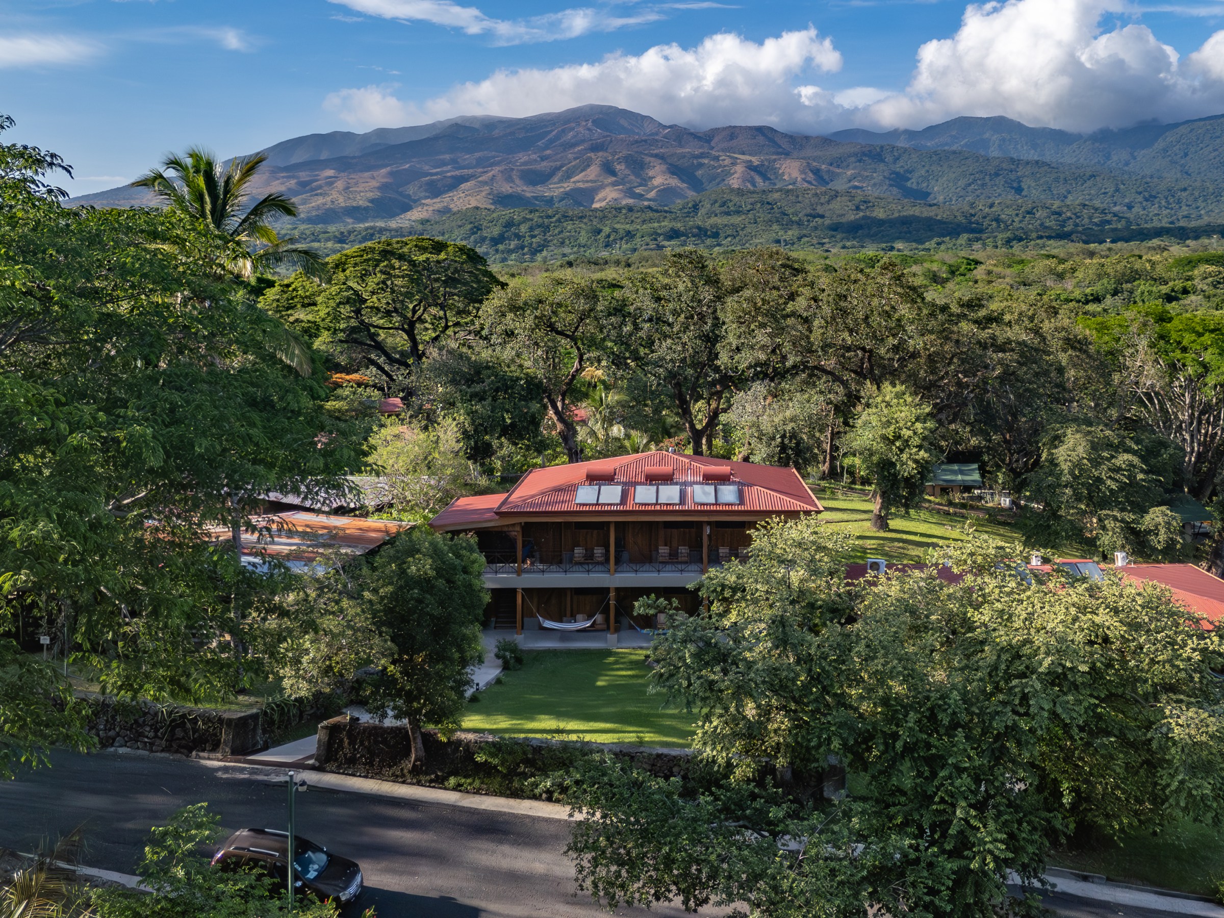 Hacienda Guachipelín — hacienda building with the Rincón de la Vieja volcano behind