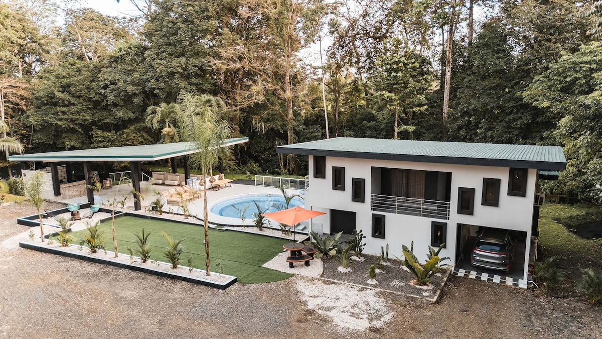 La Granja Boutique — Airbnb villa near La Fortuna