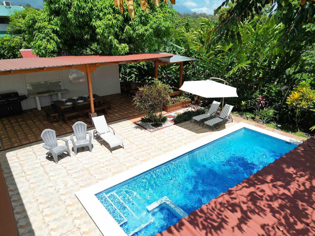 Nature Pool and Garden — private villa with pool and forest views near La Fortuna