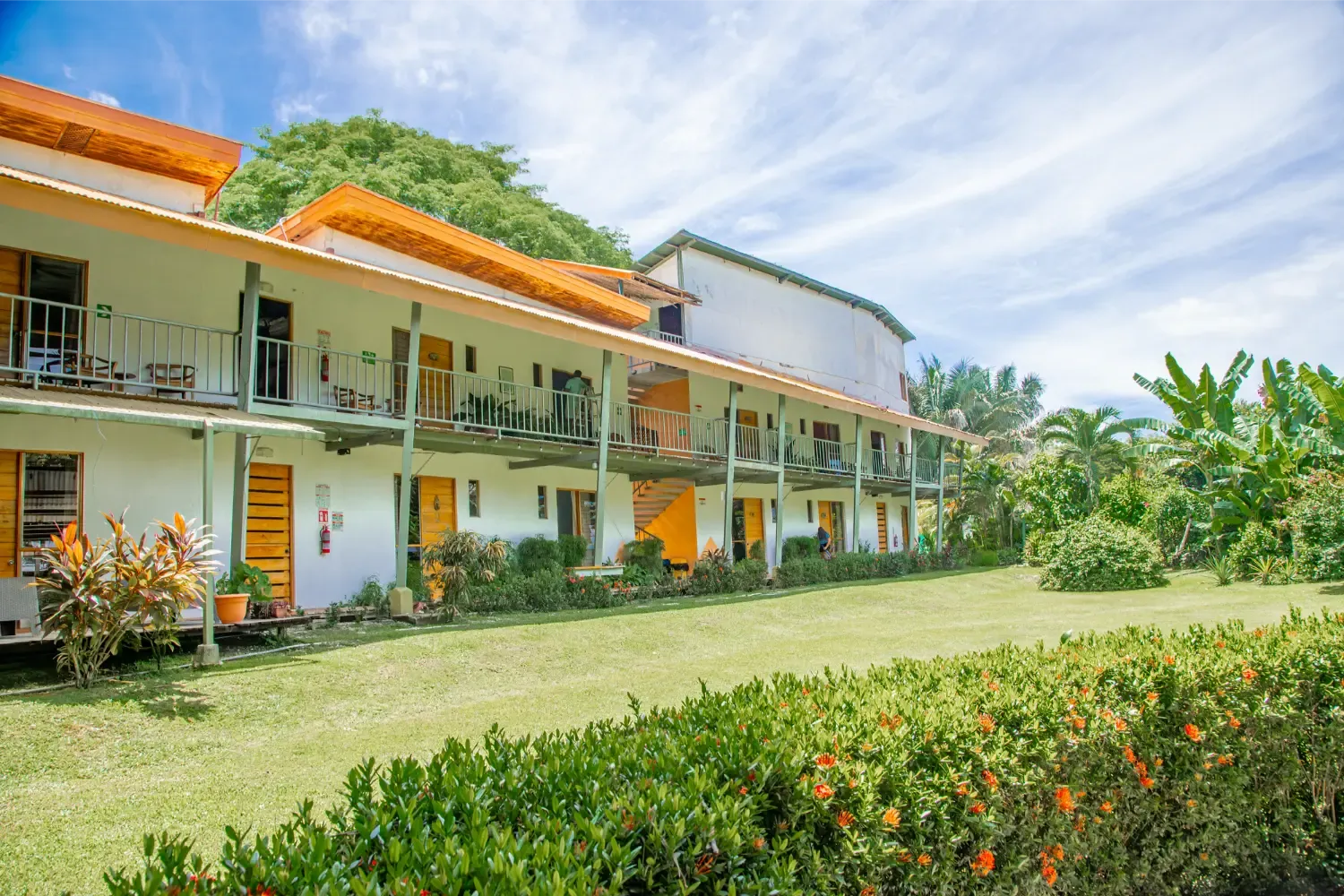 Hotel Sol Sámara — two-story building with garden walkway